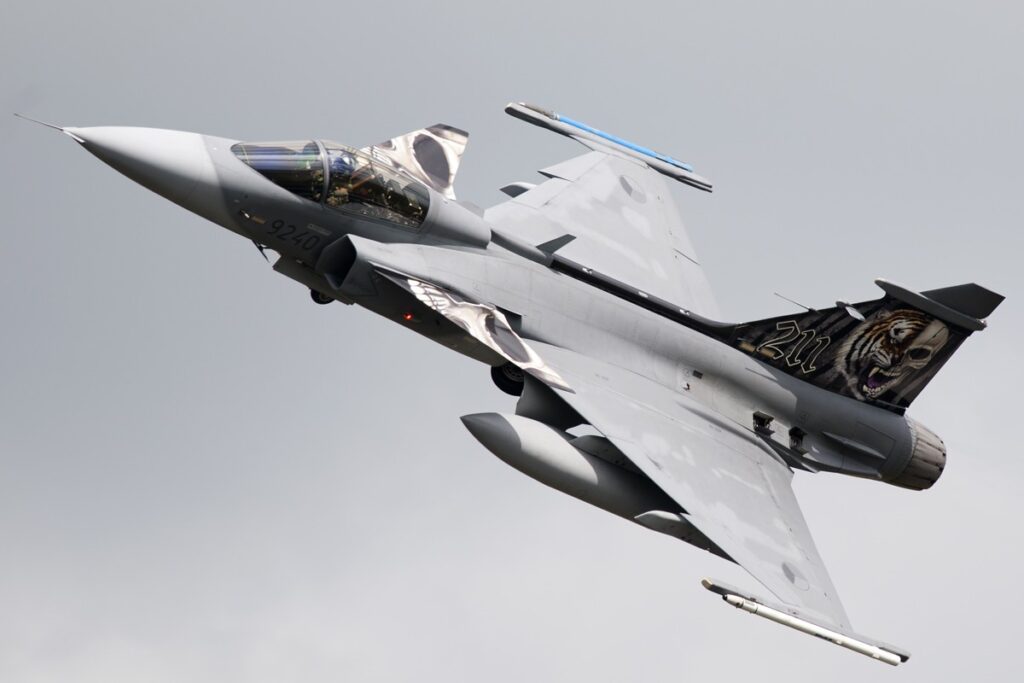 AAE_Gripen_Revell