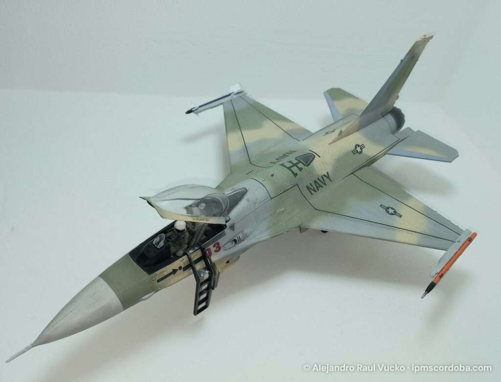 General Dynamics F-16N “Top Gun” – foto 1