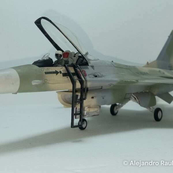 General Dynamics F-16N “Top Gun” – foto 2