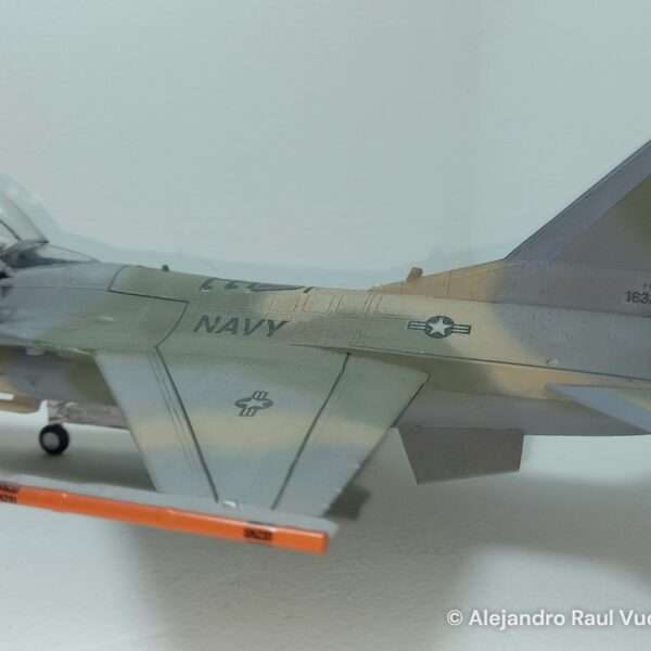 General Dynamics F-16N “Top Gun” – foto 7