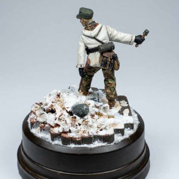 Waffen SS Infantryman – Throwing grenade – foto 2